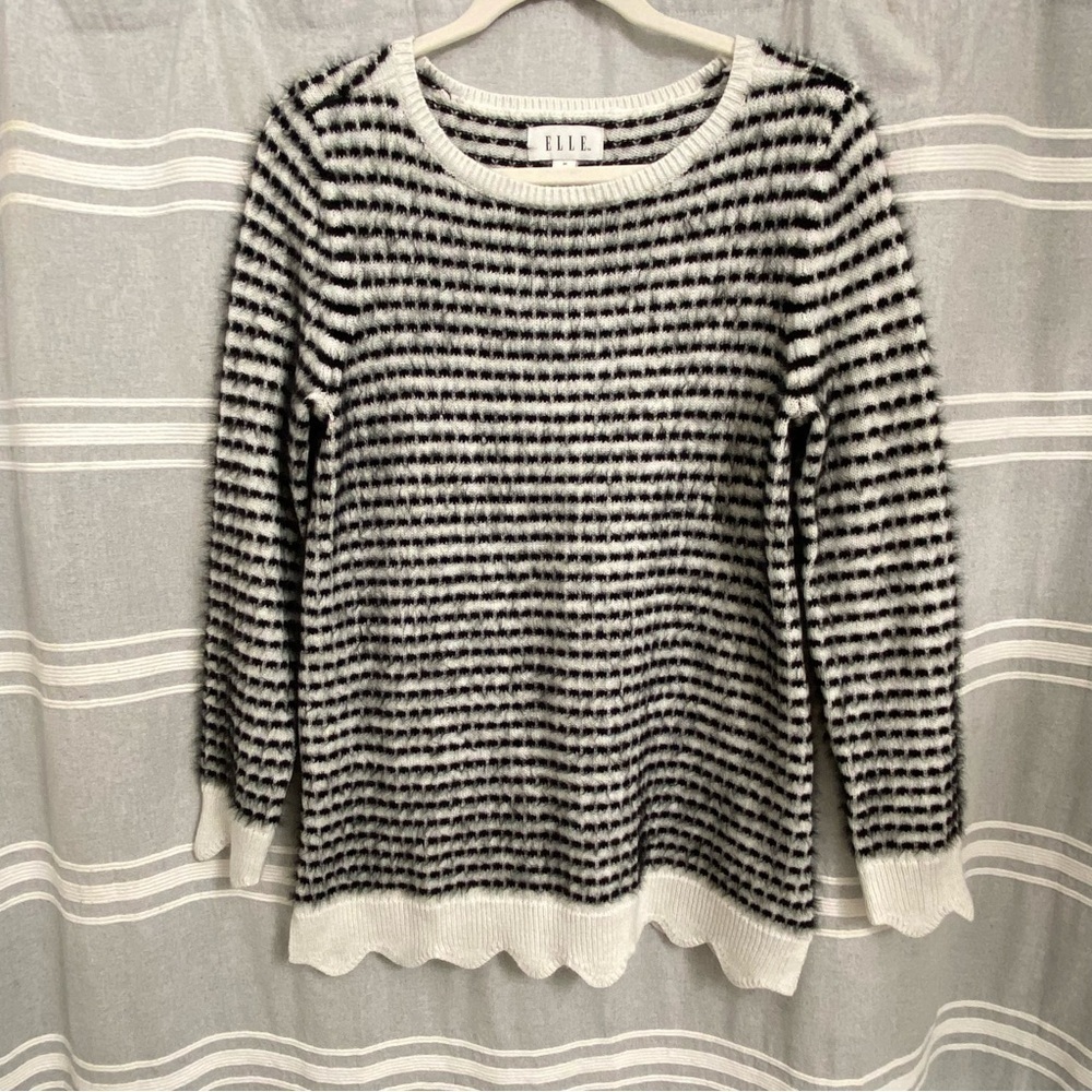 ELLE / Black & White Striped Soft Sweater Size M